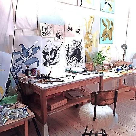 Chambre dans atelier d'artiste-2